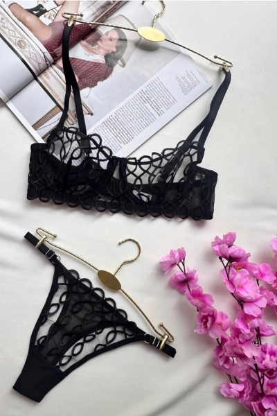 #BR-242-1 - Siyah T&uuml;l İşlemeli Bralet ve String K&uuml;lot Takımı